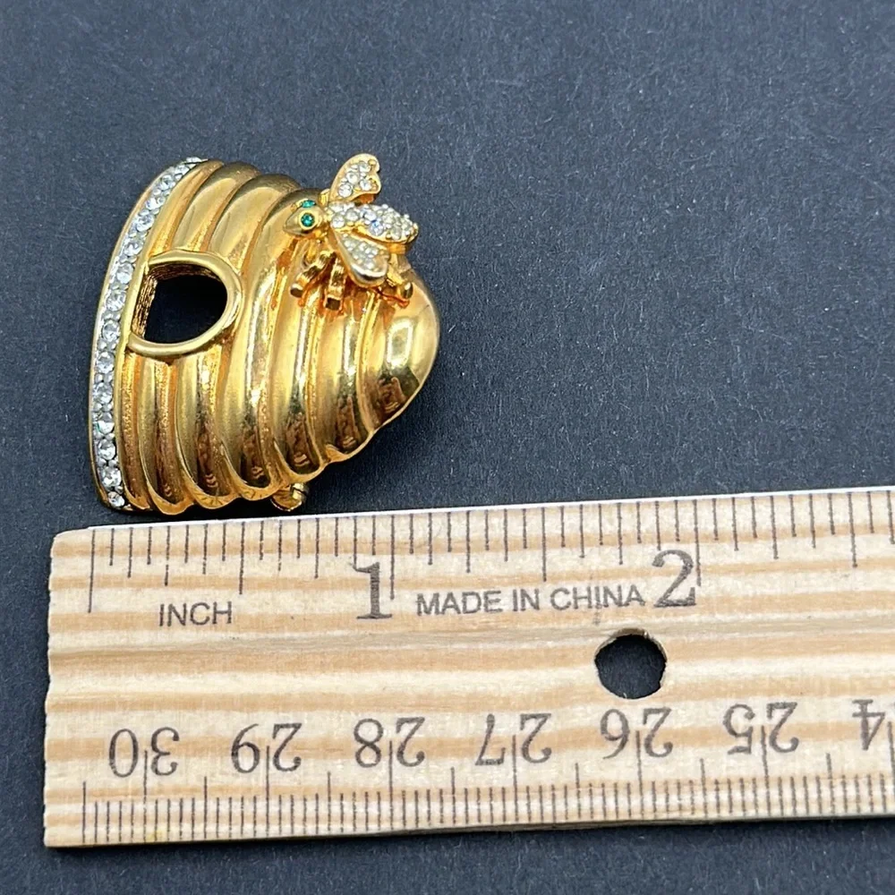 1980's Joan Rivers Gold Plated‎ Bee Hive Brooch